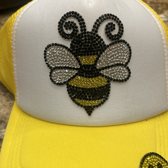 Rhinestone crystal bee smiley face trucker hat - Picture 5 of 5